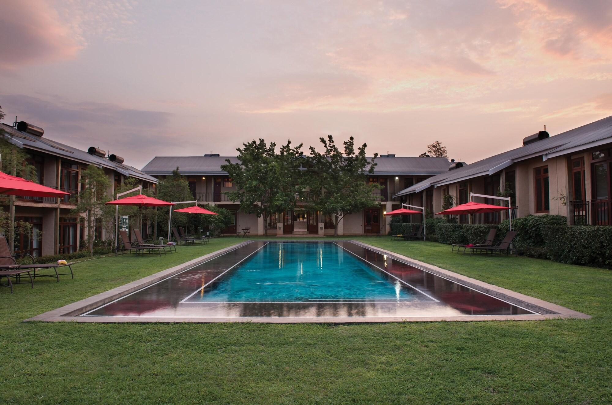 Casterbridge Hollow Boutique Hotel Уайт Ривър Екстериор снимка